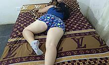 Stedmødre ydmygelse: Unge hingste overrasker analt angreb i komforten af deres hjem